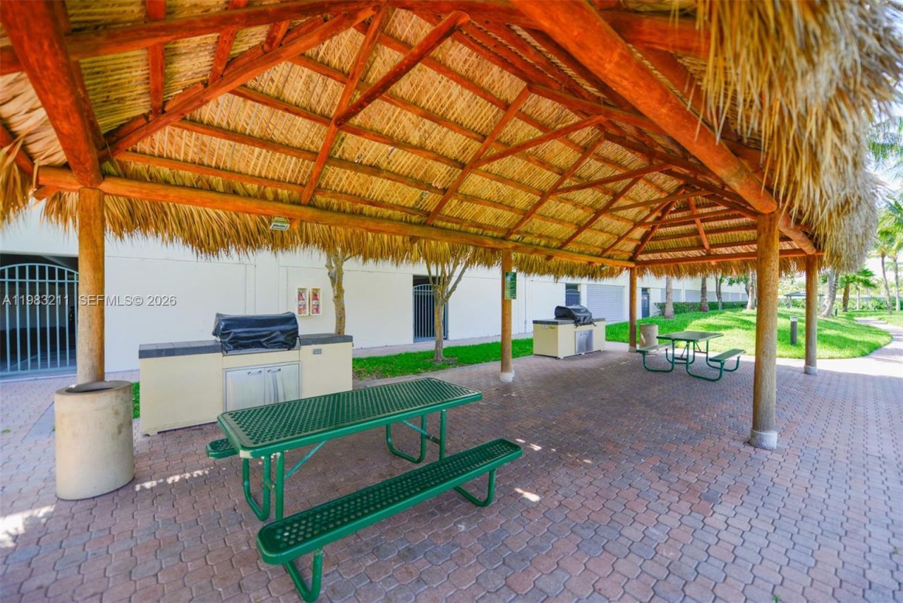 19501 W Country Club Dr, Unit 211, Aventura, FL 33180 Photo