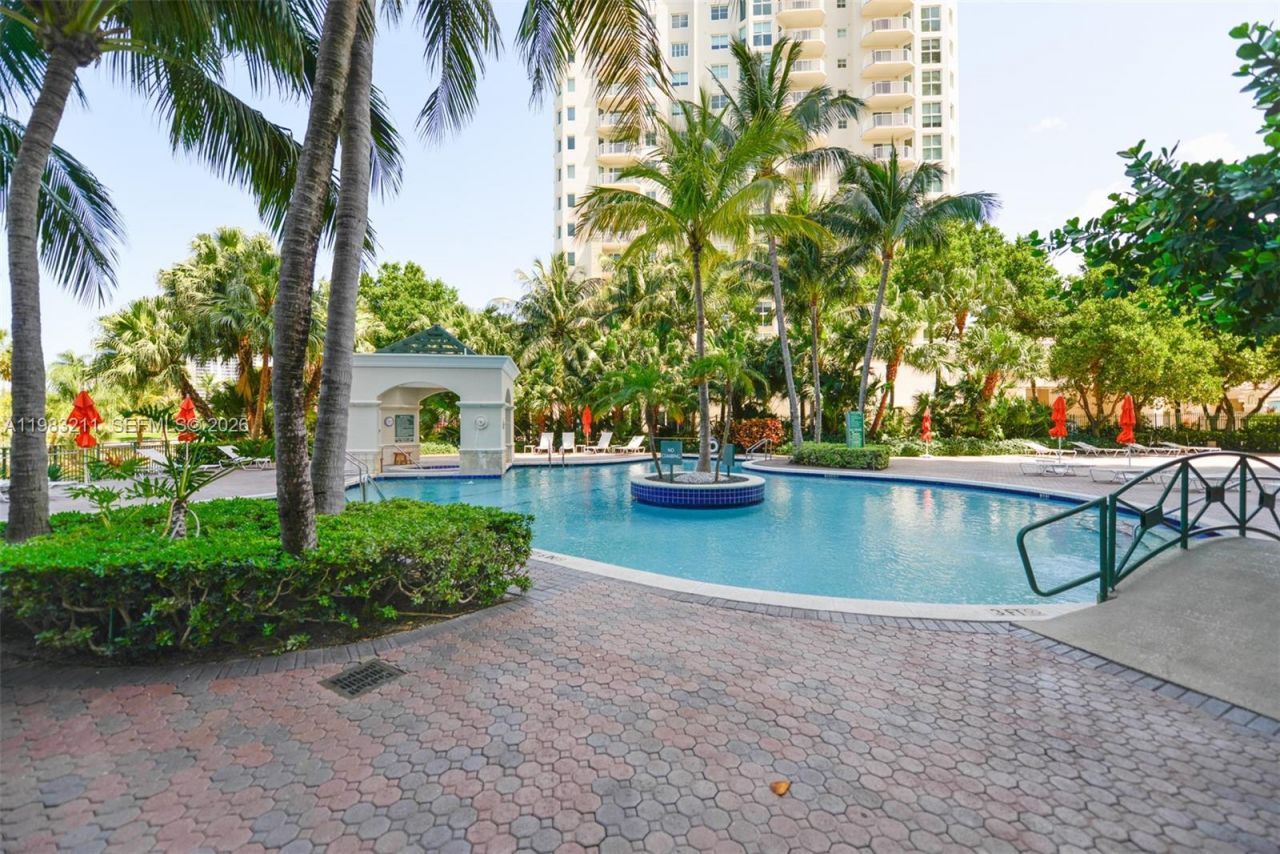 19501 W Country Club Dr, Unit 211, Aventura, FL 33180 Photo