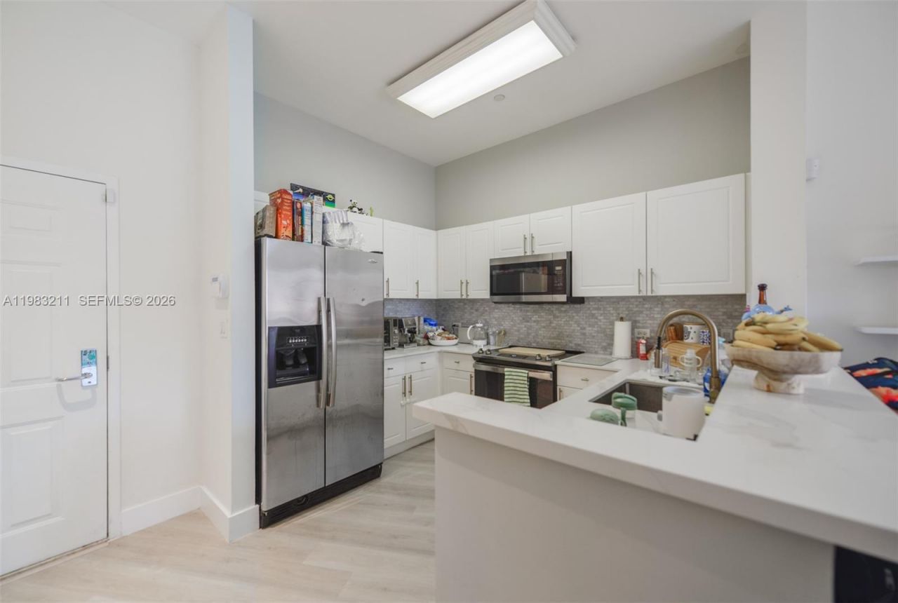 19501 W Country Club Dr, Unit 211, Aventura, FL 33180 Photo