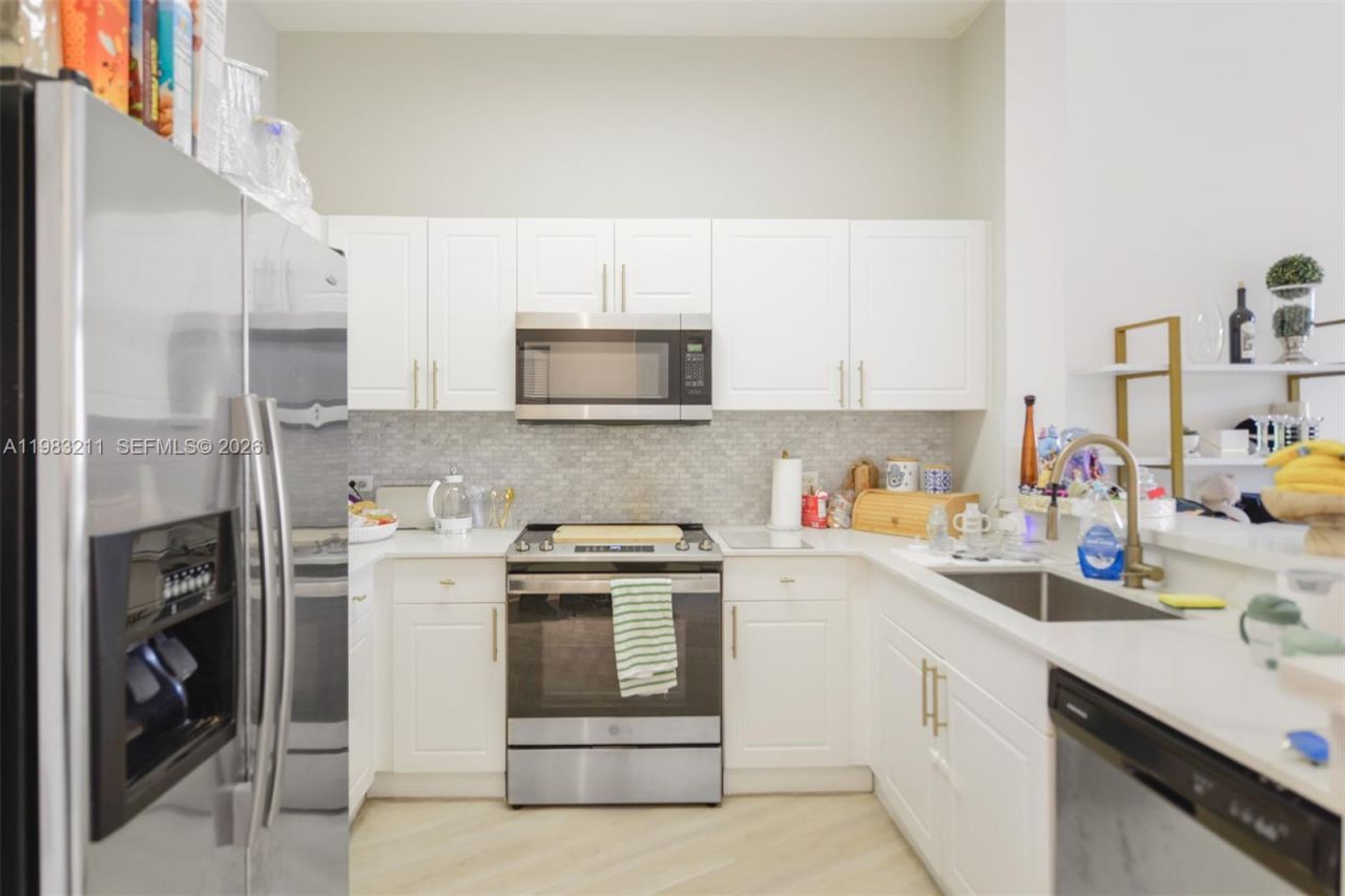 19501 W Country Club Dr, Unit 211, Aventura, FL 33180 Photo