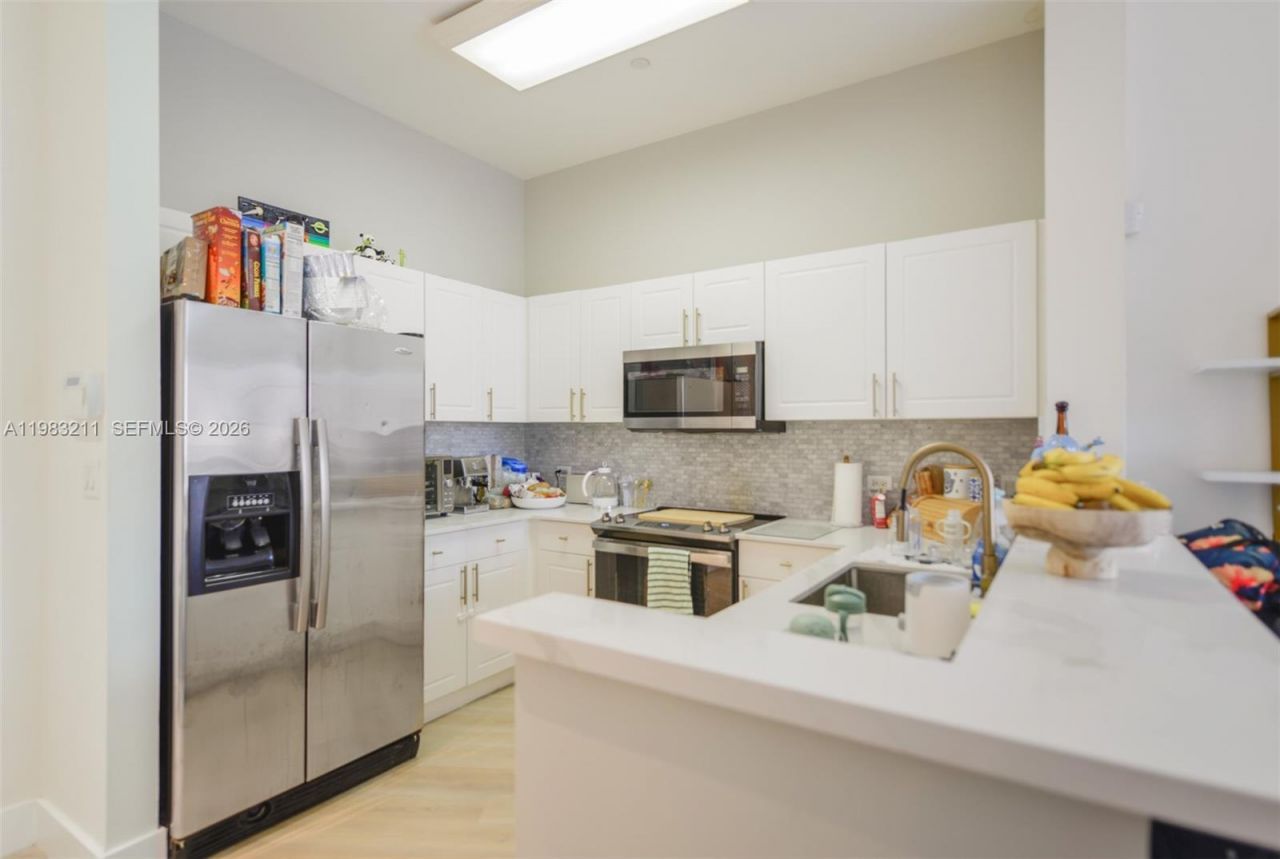 19501 W Country Club Dr, Unit 211, Aventura, FL 33180 Photo