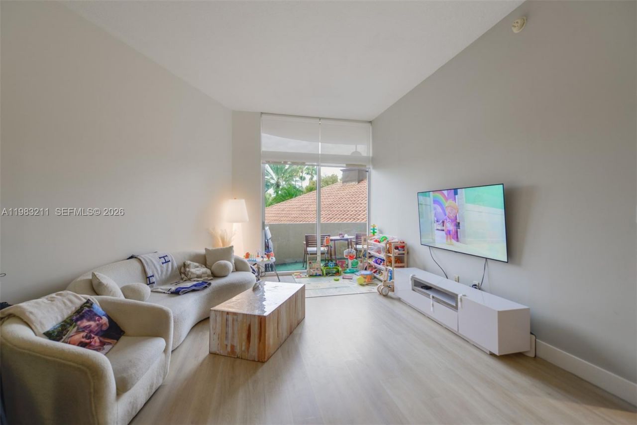 19501 W Country Club Dr, Unit 211, Aventura, FL 33180 Photo
