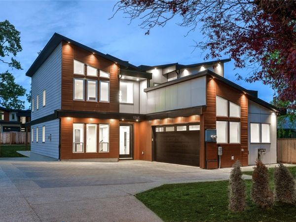 1246 Reynolds Rd, Saanich, BC V8P 2K7