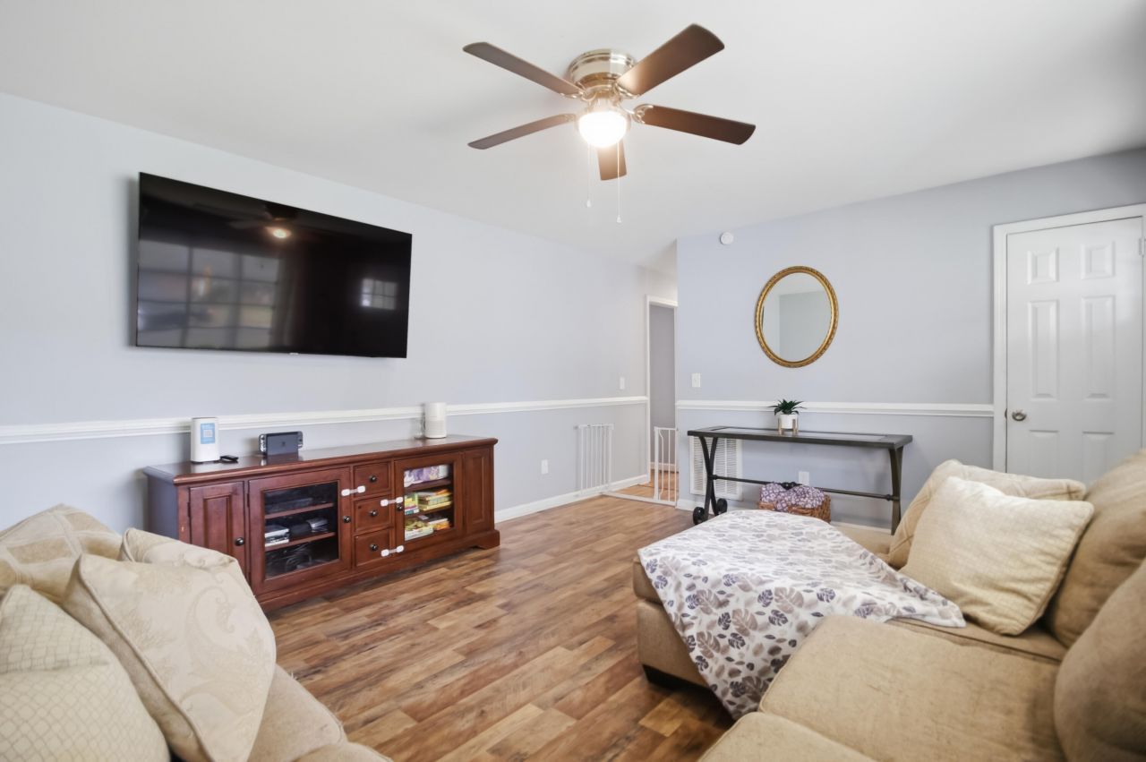 123 Foxborough Road Photo 7