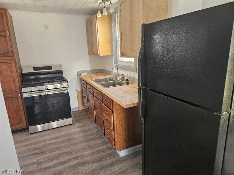 27292 Lake Front Drive, Beloit, OH 44609 Photo 6