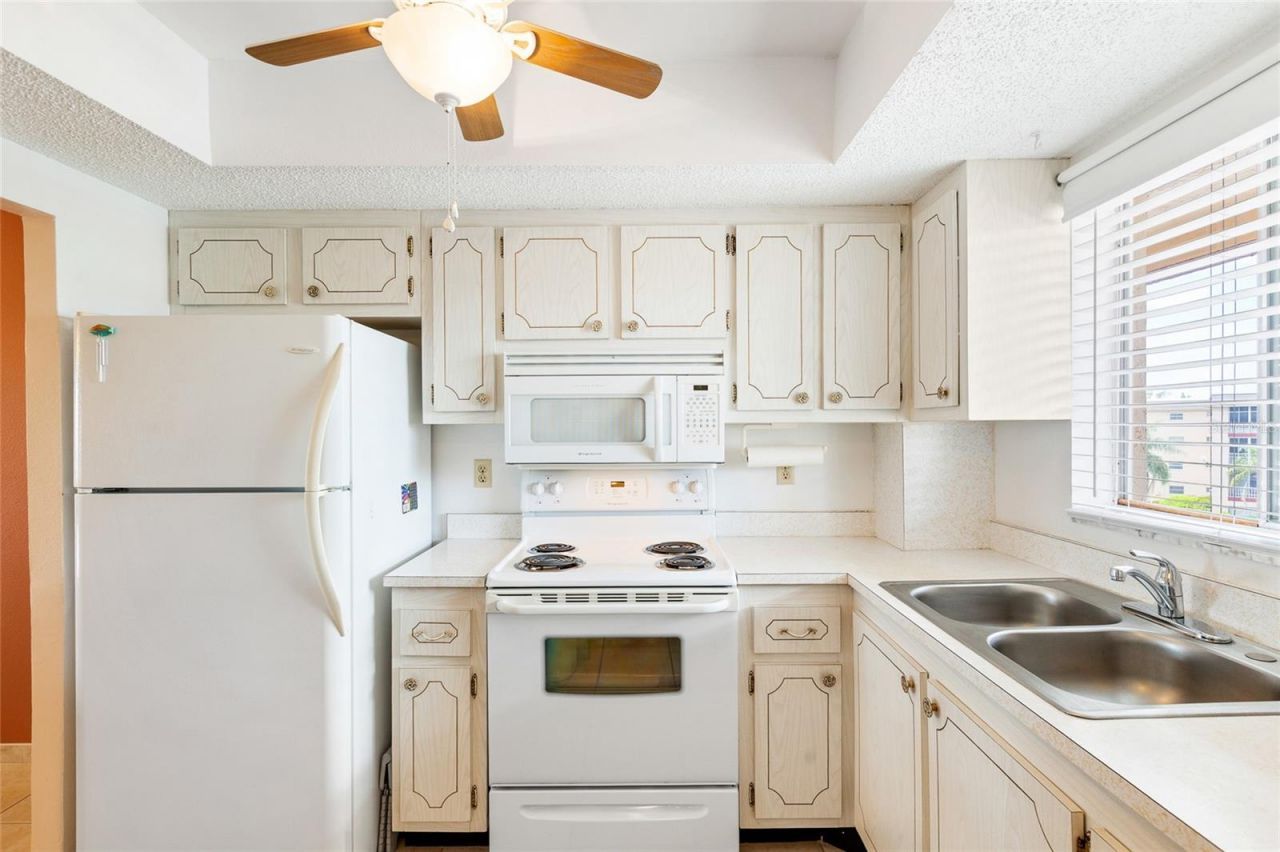 3959 Lake Bayshore Drive, Unit F 412, Bradenton, FL 34205 Photo