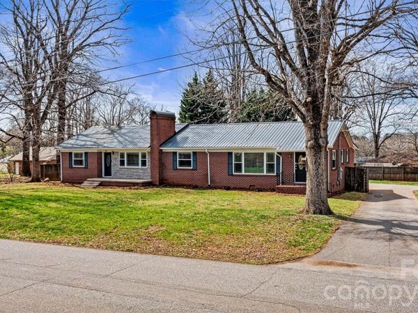 1212 3rd Street Drive SE, Conover, NC 28613