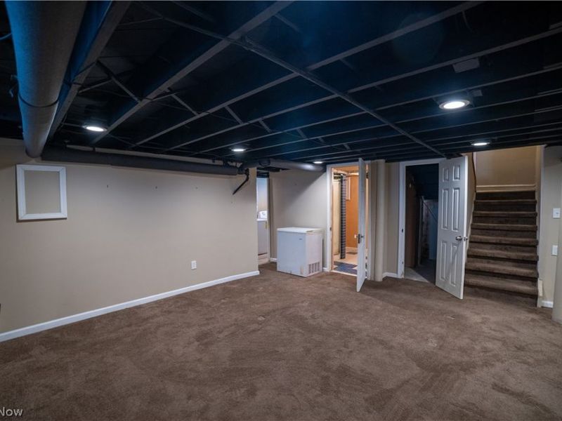 285 E 216th Street, Euclid, OH 44123 Photo 9