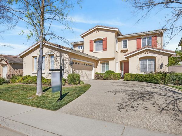 9953 W Taron Dr, Elk Grove, CA 95757