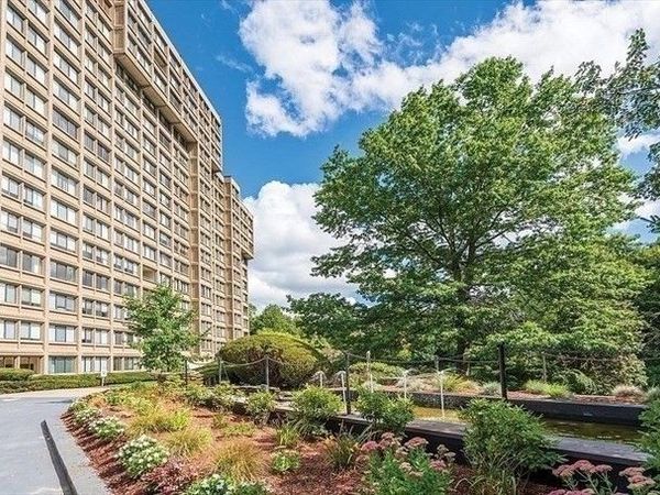 250 Hammond Pond Parkway, Unit 1507N, Newton, MA 02467