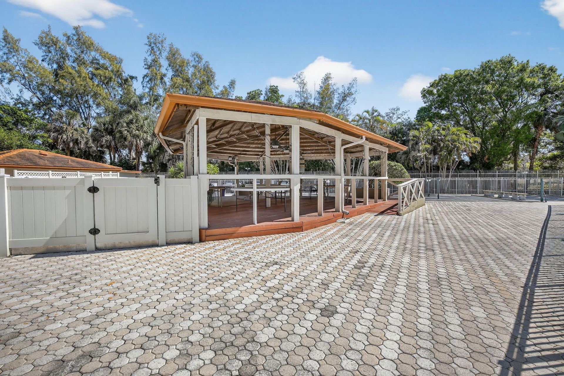 3910 Inverrary Boulevard, Unit 802-b, Lauderhill, FL 33319 Photo