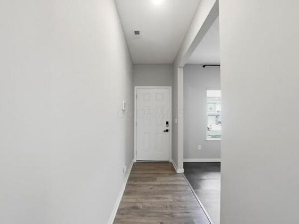 384 Kells Court E, Newark, OH 43055