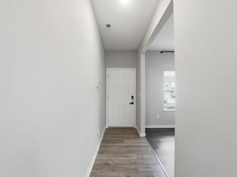 384 Kells Court E, Newark, OH 43055 Photo 1