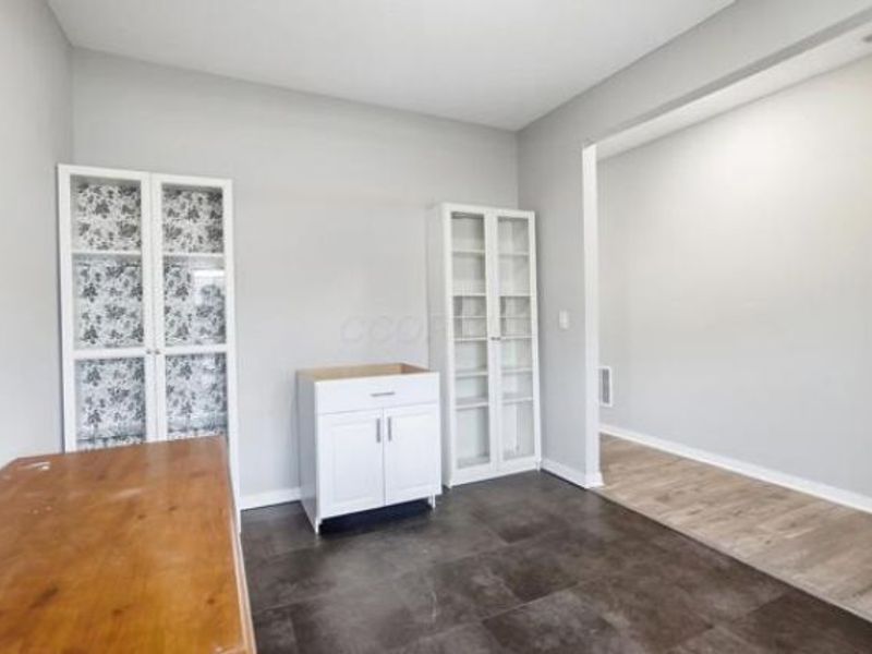 384 Kells Court E, Newark, OH 43055 Photo 2