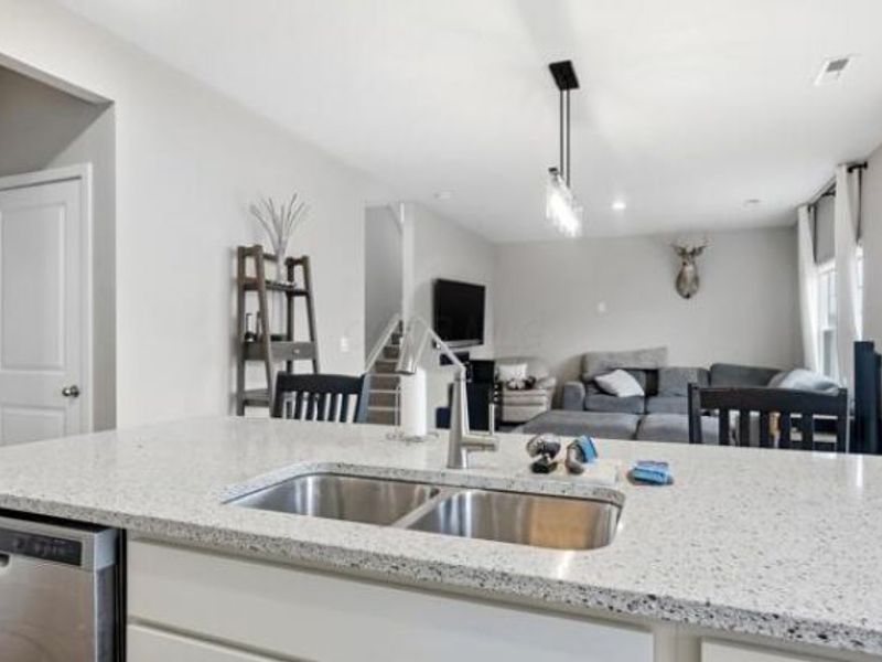 384 Kells Court E, Newark, OH 43055 Photo 6