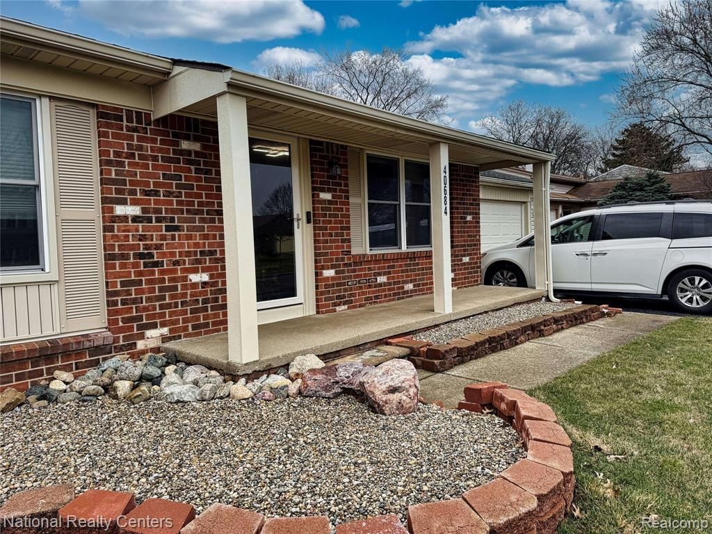 40684 Village Wood Road, Novi, MI 48375 Main Photo