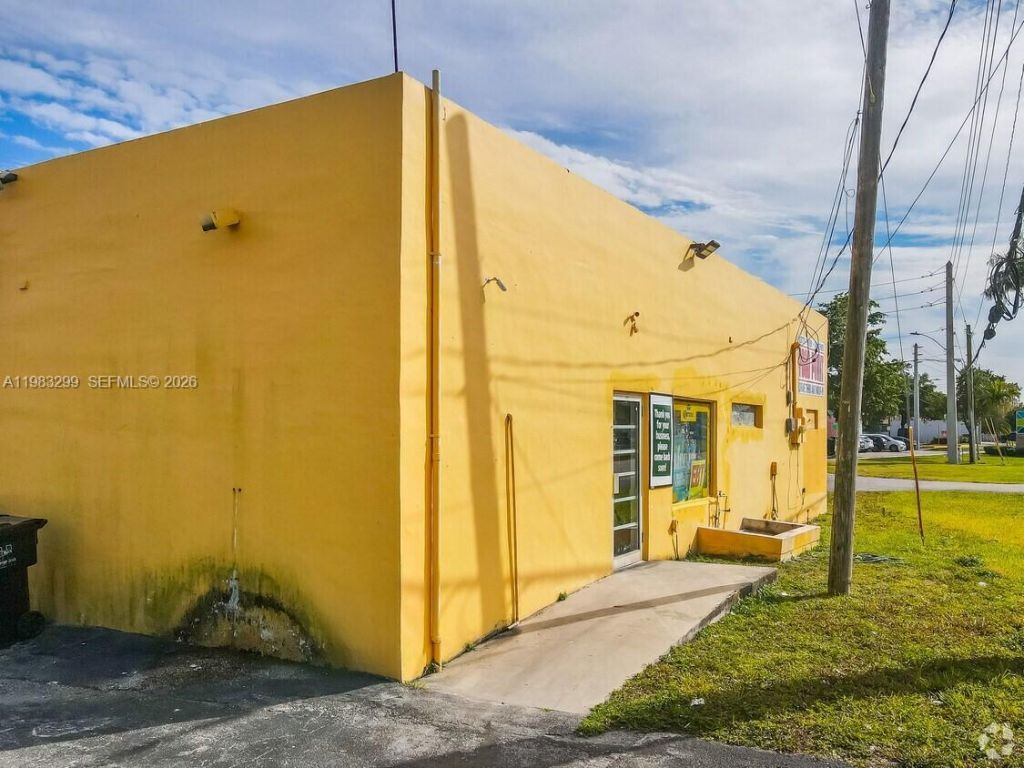 900 Old Federal Hwy, Hallandale Beach, FL 33009 Photo
