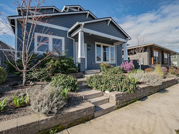 256 Rockfellow Place, Talent, OR 97540