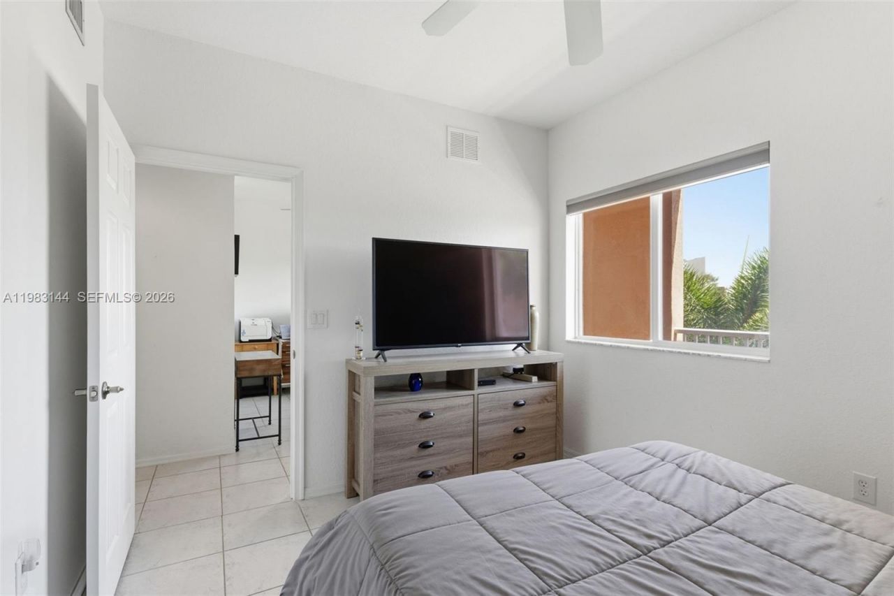 7765 Yardley Dr, Unit 313, Tamarac, FL 33321 Photo