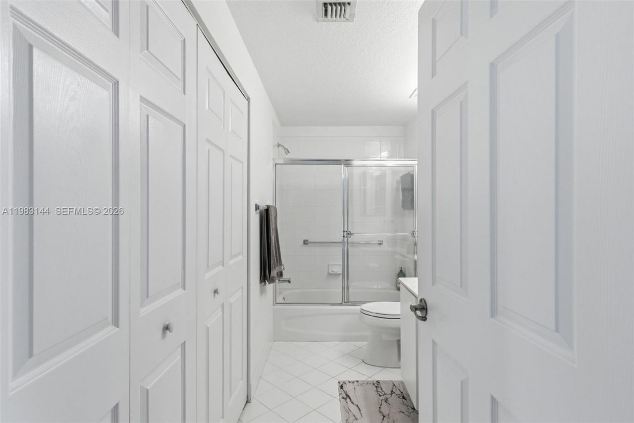 7765 Yardley Dr, Unit 313, Tamarac, FL 33321 Photo