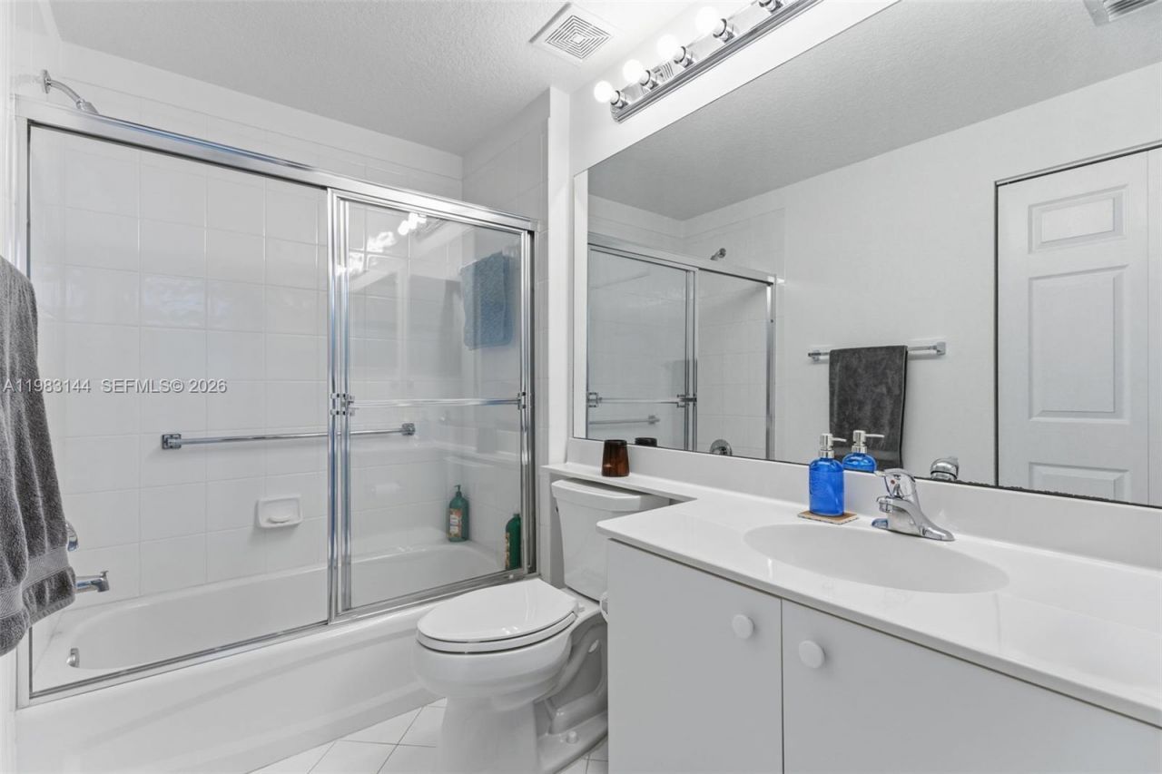 7765 Yardley Dr, Unit 313, Tamarac, FL 33321 Photo