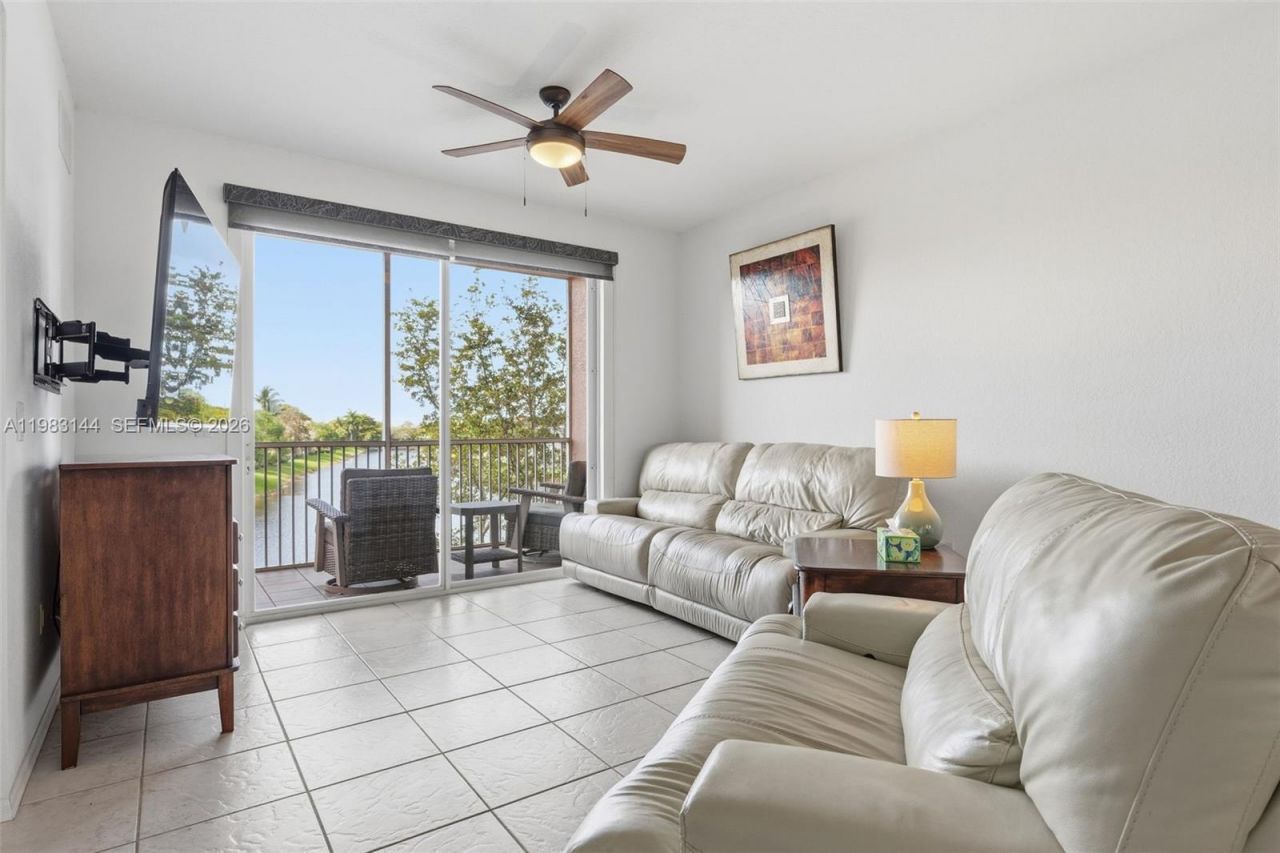 7765 Yardley Dr, Unit 313, Tamarac, FL 33321 Photo