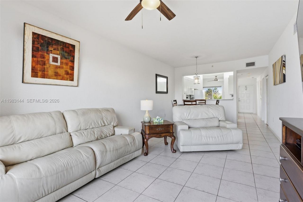 7765 Yardley Dr, Unit 313, Tamarac, FL 33321 Photo