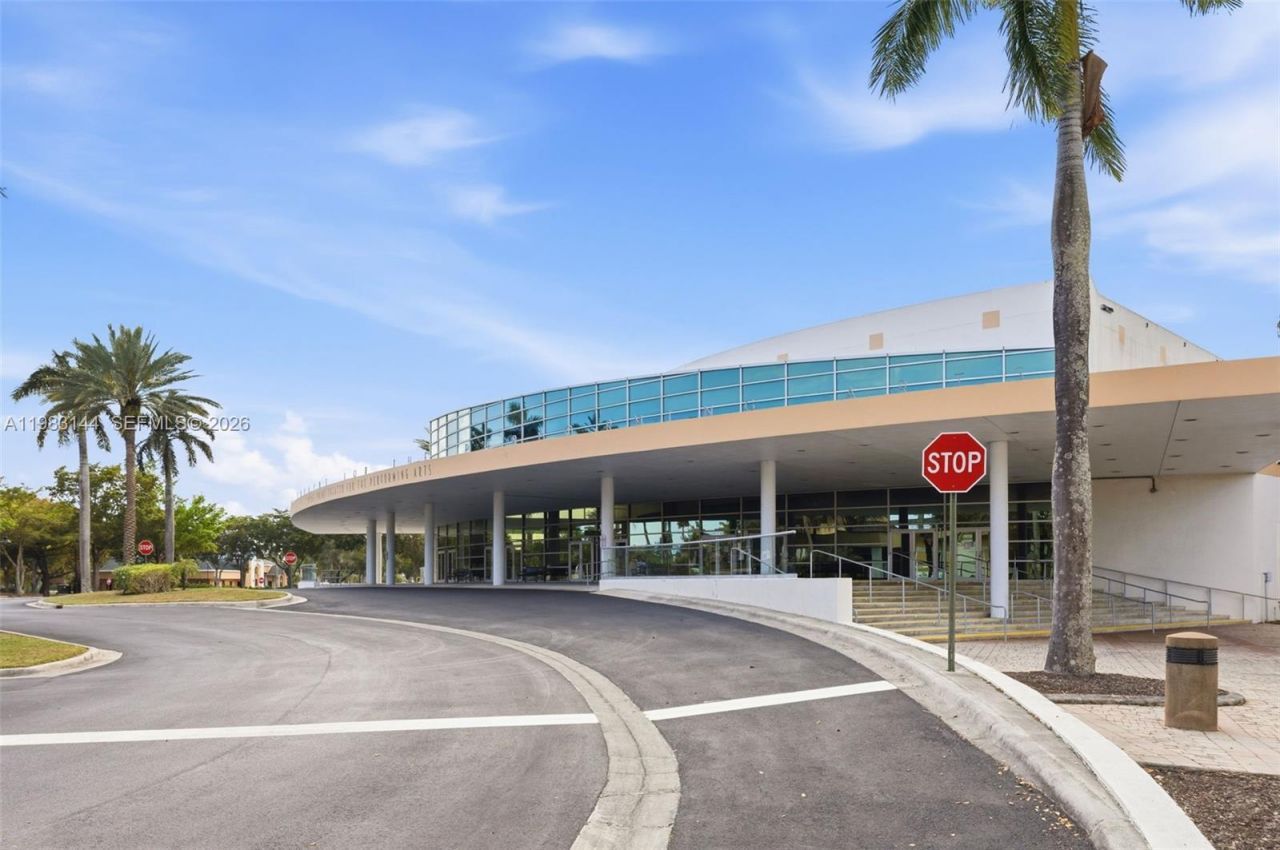 7765 Yardley Dr, Unit 313, Tamarac, FL 33321 Photo