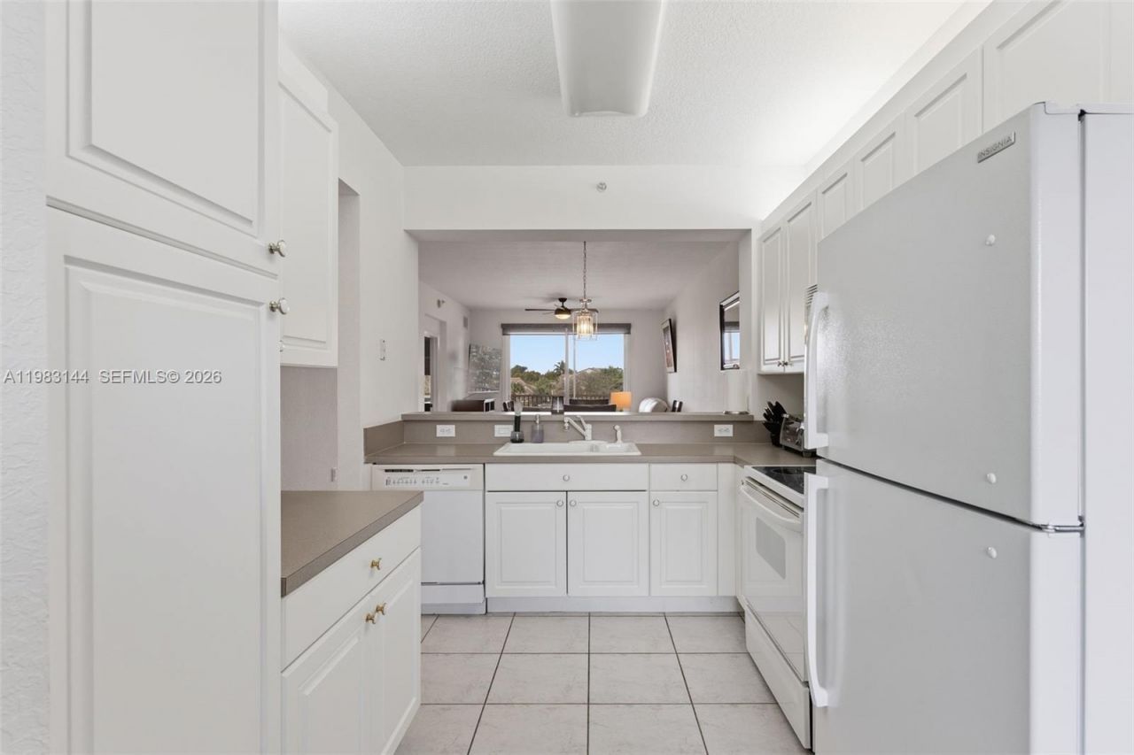 7765 Yardley Dr, Unit 313, Tamarac, FL 33321 Photo