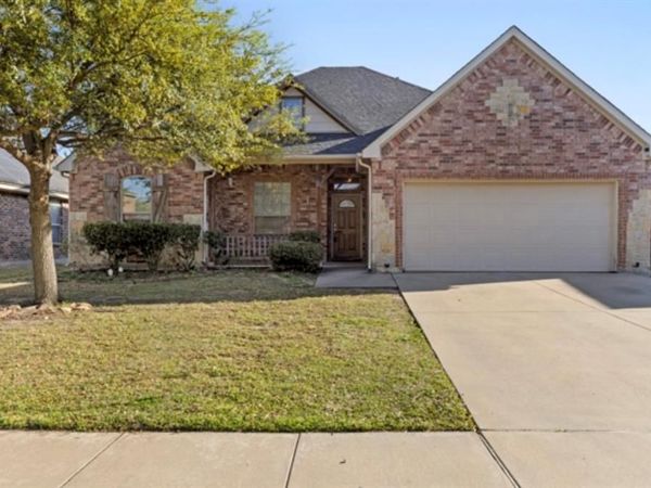 565 Griffith Drive, Saginaw, TX 76179