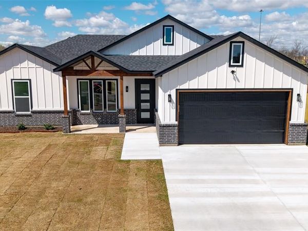 592 Highview Court, Godley, TX 76044