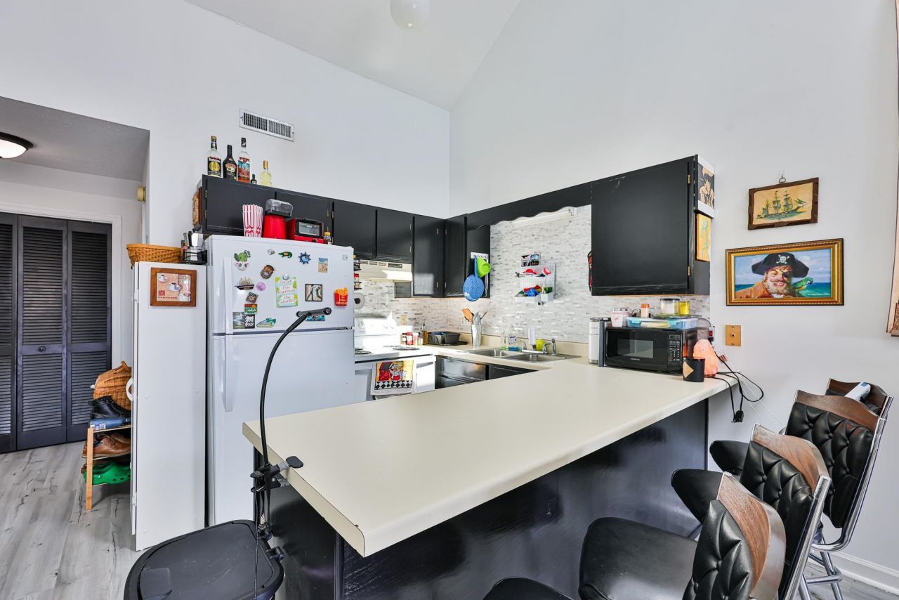 1891 Colony Dr. Photo 9