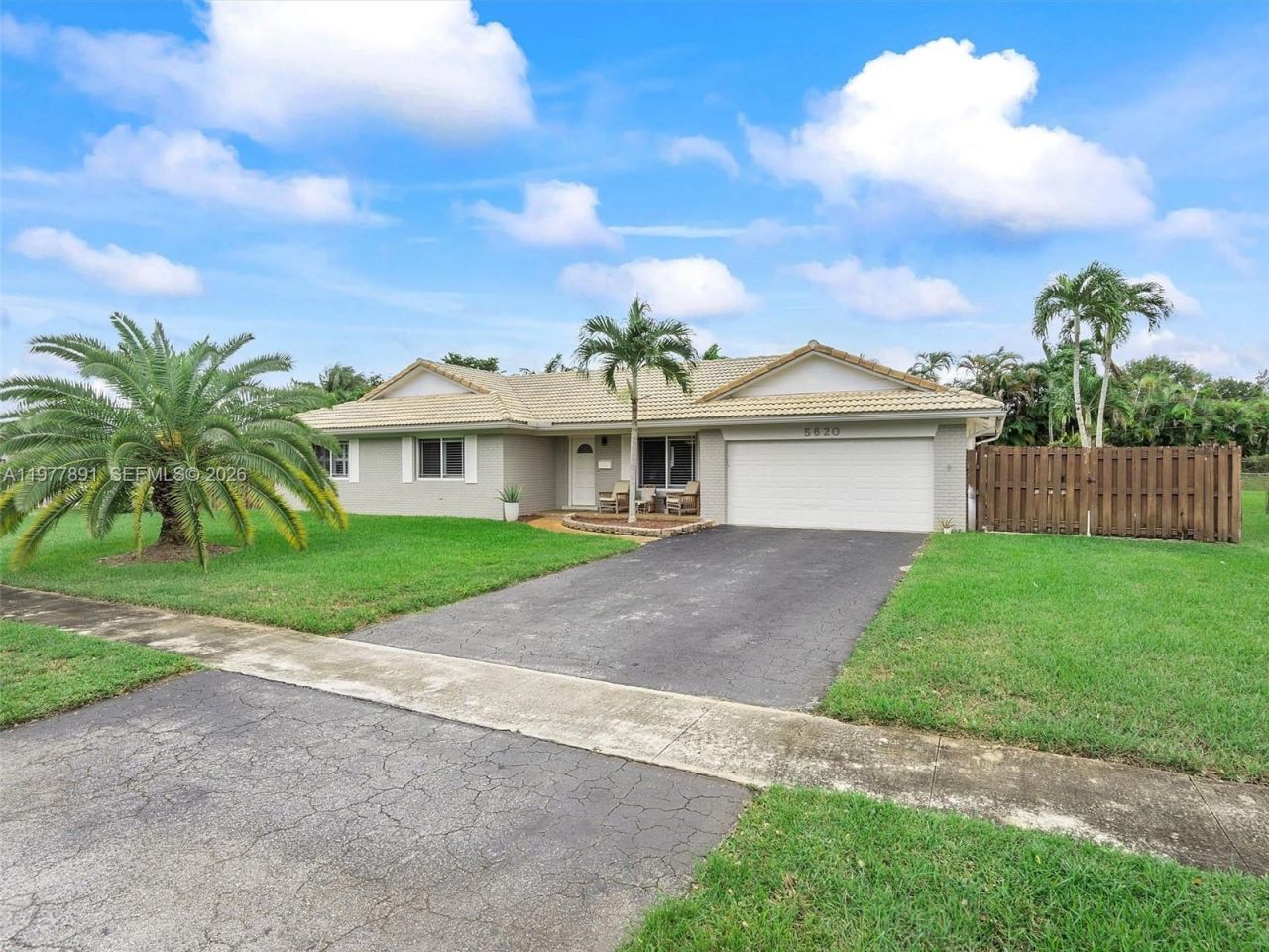 5620 SW 9th St, Plantation, FL 33317 Photo