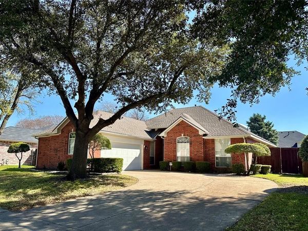 4938 Water Oak Drive, Grand Prairie, TX 75052