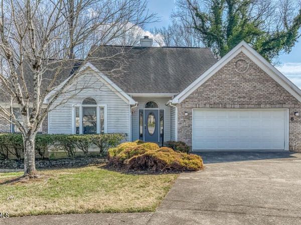 8 University Place, Johnson City, TN 37604