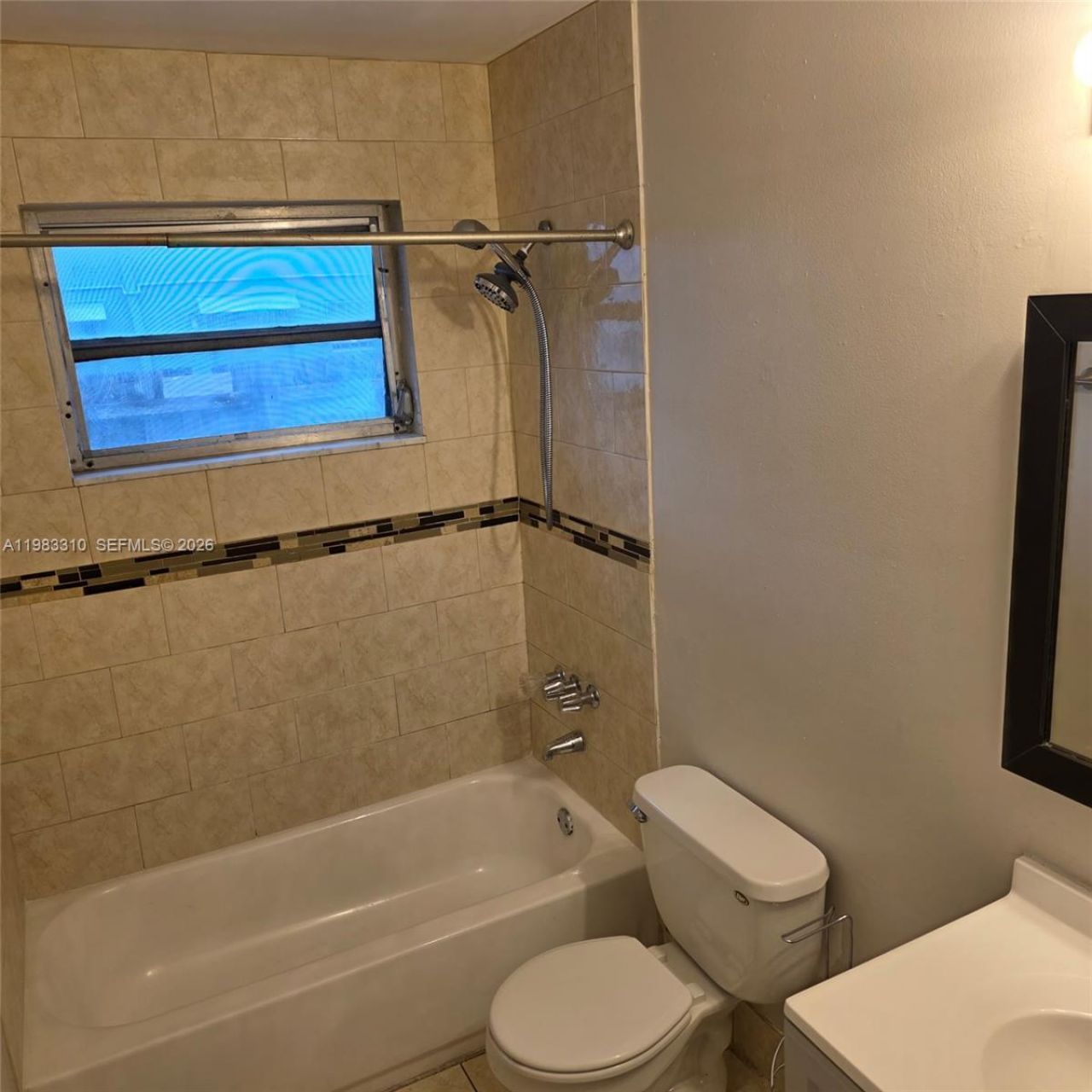 2570 NE 192nd St , Unit 2, Miami, FL 33180 Photo