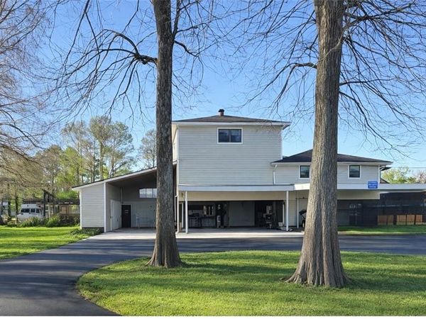 31748 SHELTON Drive , Springfield, LA 70462