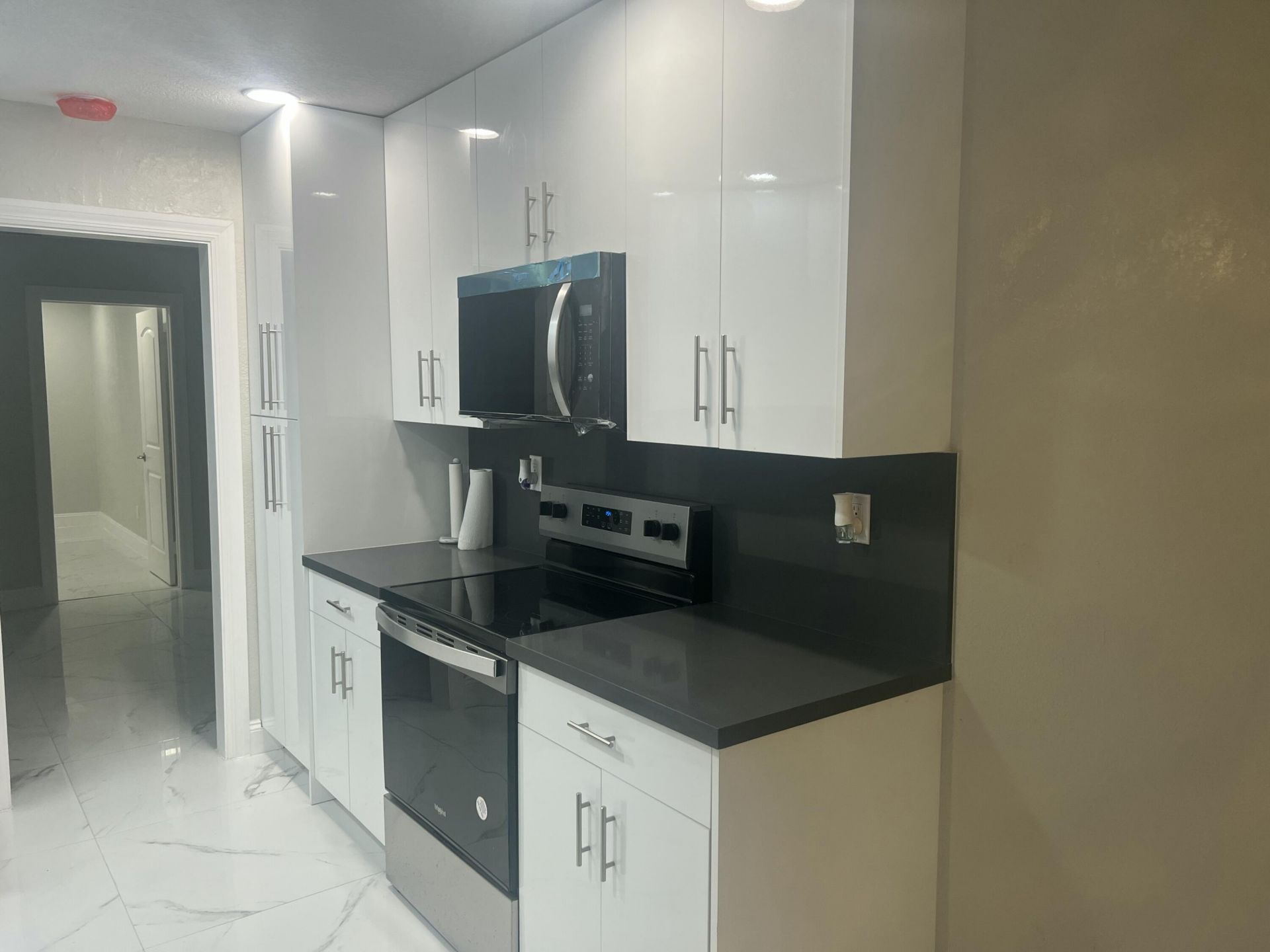 4680 NW 39th Street, Lauderdale Lakes, FL 33319 Photo