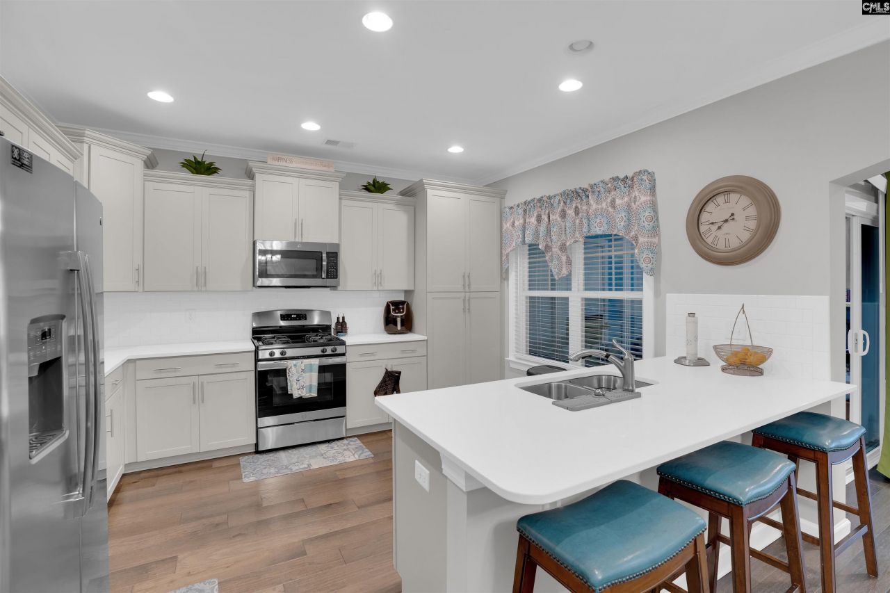 719 Long Iron Lane Photo 10