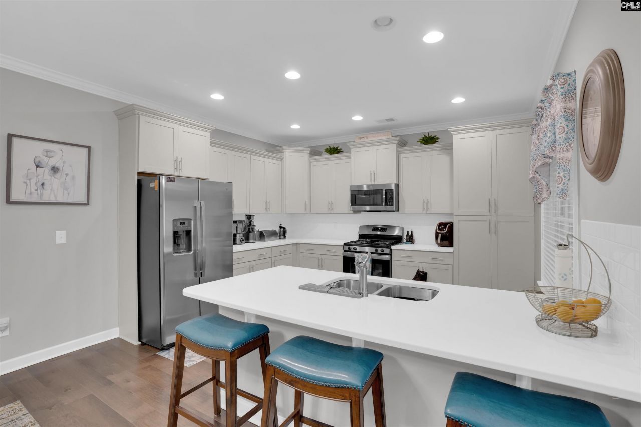 719 Long Iron Lane Photo 9