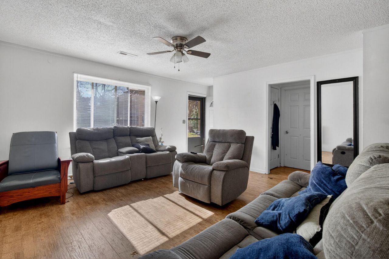 809 Sandpiper Drive Photo 9