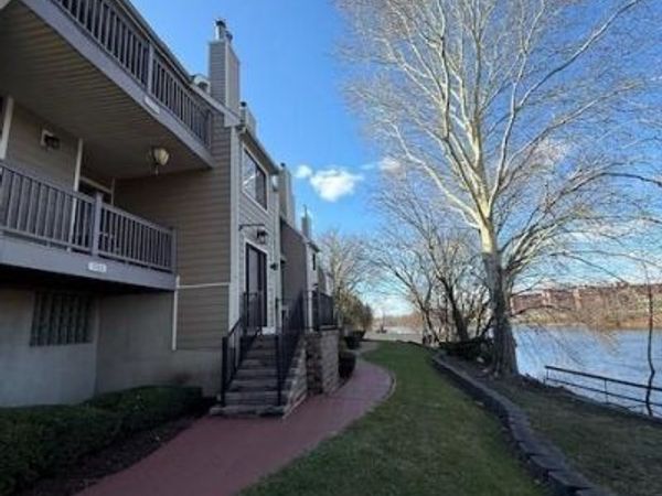 712 River Renaissance A12, EAST RUTHERFORD, NJ 07073