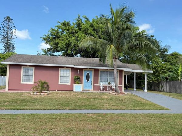 864 SE Festivo Court, Port St. Lucie, FL 34983