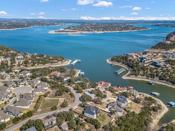 3016 Tradewind DR, Spicewood, TX 78669