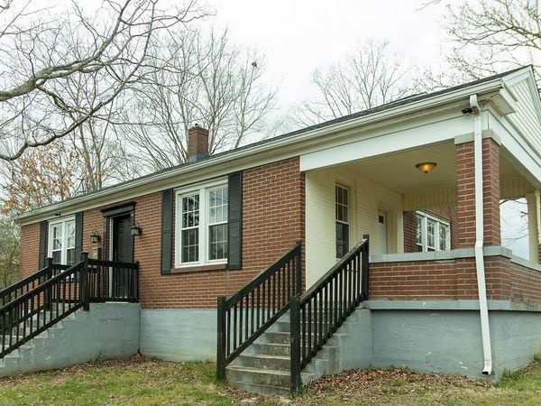 420 High St , Dickson, TN 37055