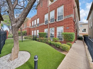 1015 W Bluff Street, Fort Worth, TX 76102