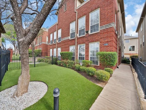 1015 W Bluff Street, Fort Worth, TX 76102