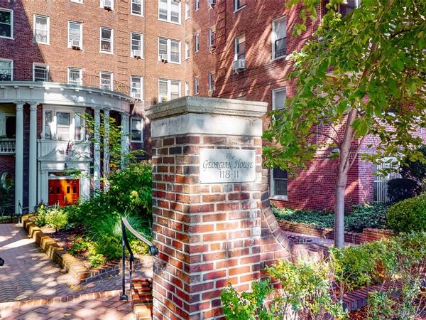 118-11 84th Avenue, Unit 301, Kew Gardens, NY 11415