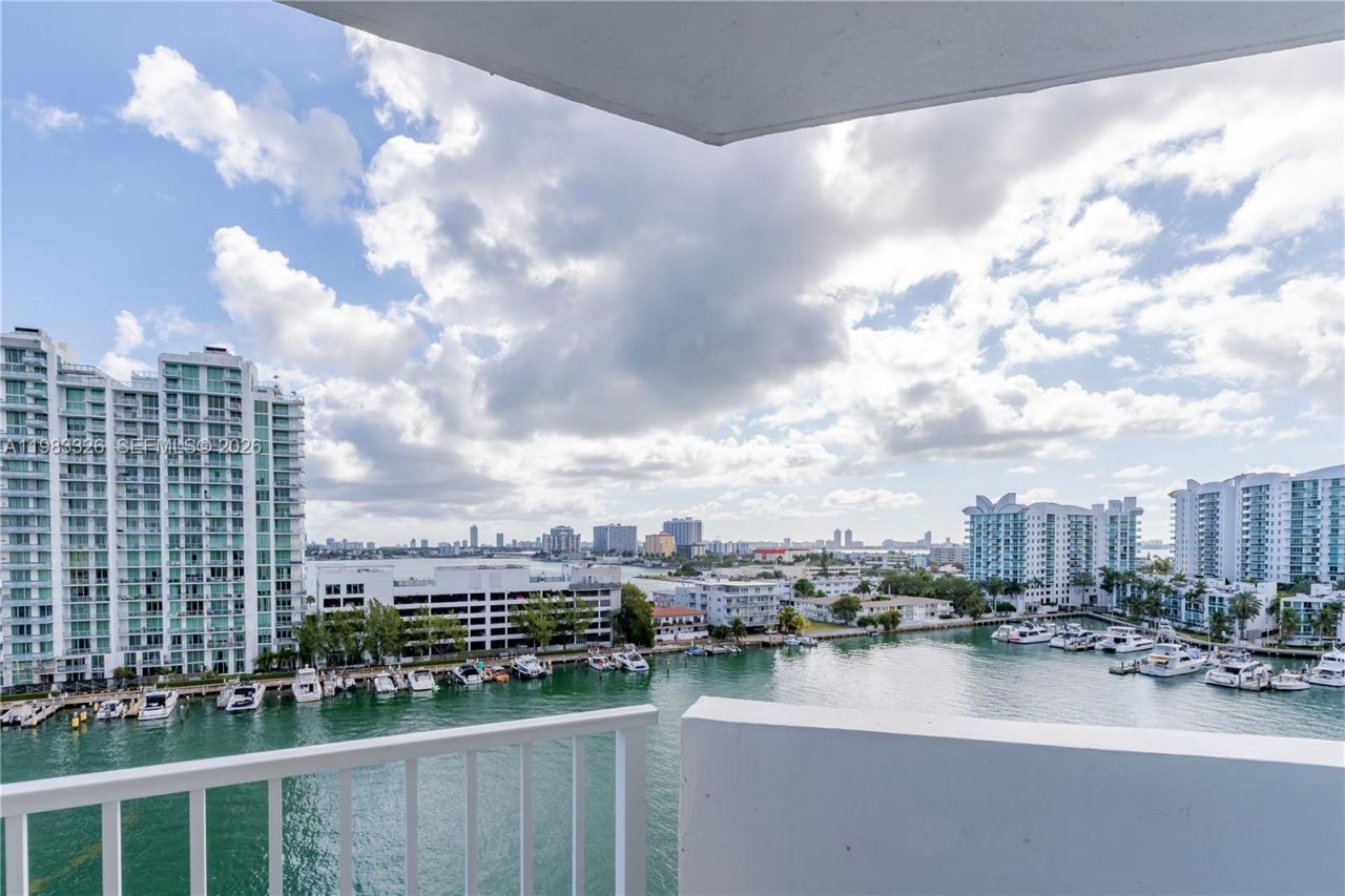 7933 West Dr, Unit 1025, North Bay Village, FL 33141 Photo