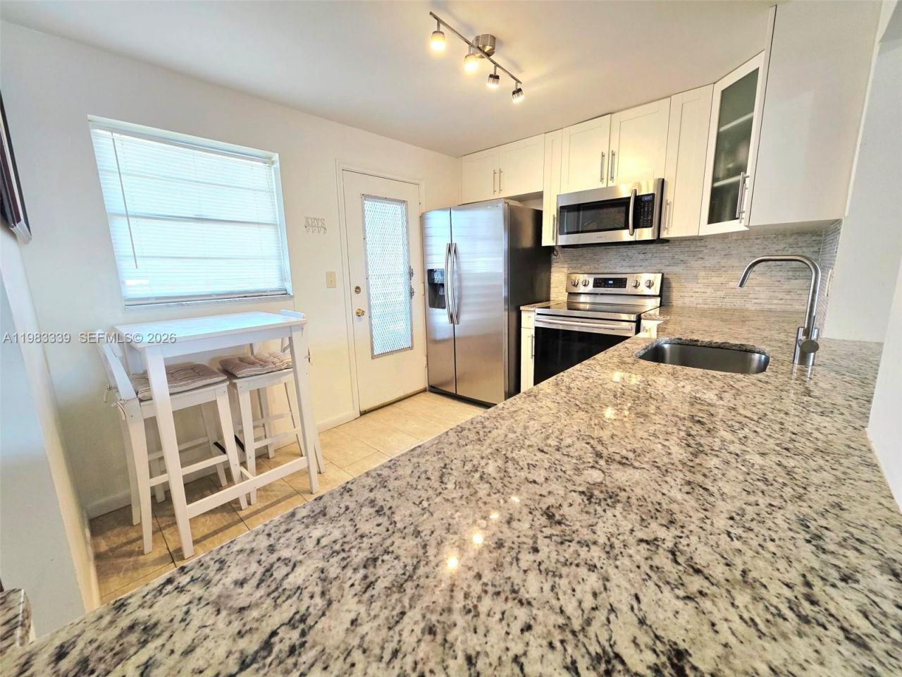 319 NE 14th Ave, Unit 702, Hallandale Beach, FL 33009 Photo